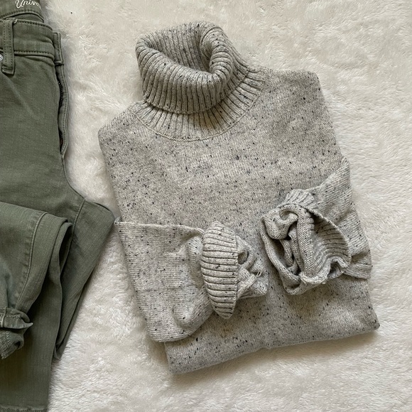 Sweaters - Gray turtleneck knit sweater